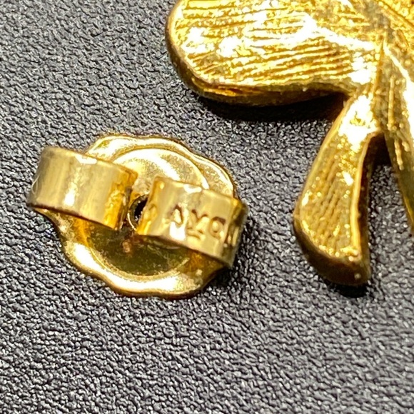 AVON Gold & Green Shamrock Vintage Pierced Earrings - Picture 5 of 8